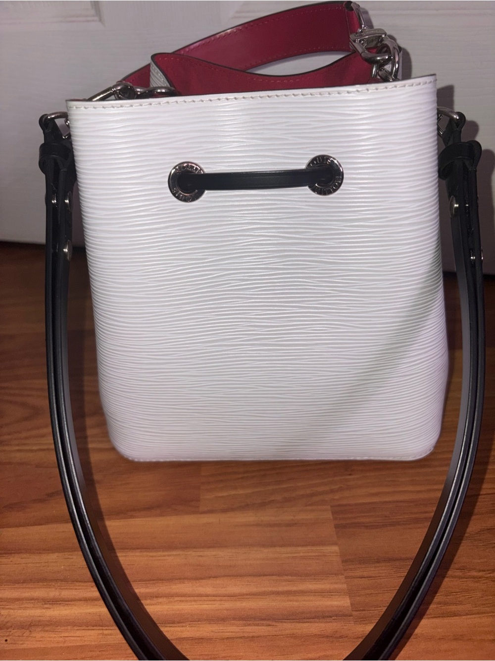 Louis Vuitton White Epi Leather Bucket Bag with Red Top Handle - Picture 8 of 8